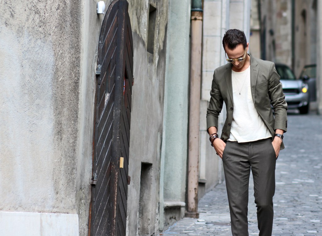 OUTFIT POST: KAKI SUIT NEEDS NO&nbsp;SHIRT