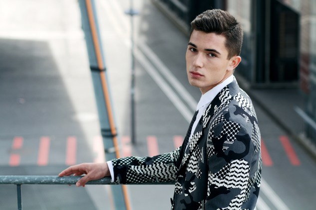 infashionity menswear platform neil barrett trenchcoat spring summer 2016 camo pattern photography urban male model henri balit 