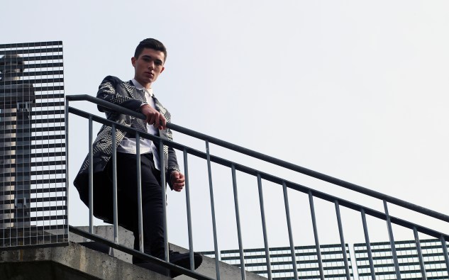 infashionity menswear platform neil barrett trenchcoat spring summer 2016 camo pattern photography urban male model henri balit 