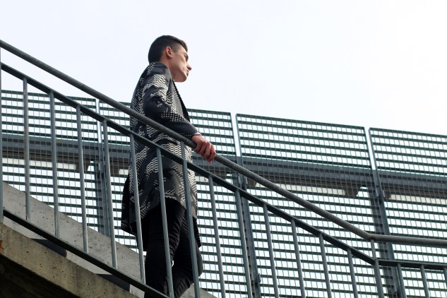 infashionity menswear platform neil barrett trenchcoat spring summer 2016 camo pattern photography urban male model henri balit 