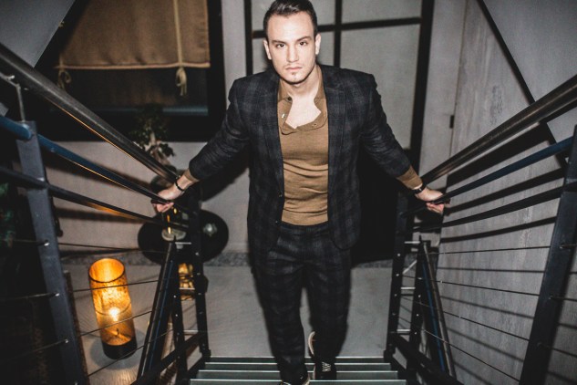 infashionity swiss men's fashion blog check suit hm holiday campaign henri balit le melrose