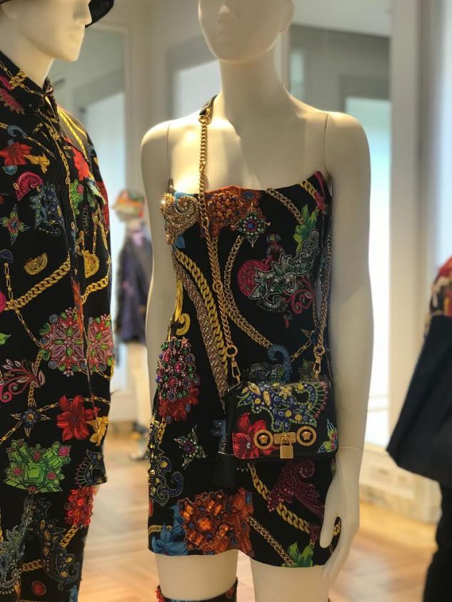 versace ss19 kendall jenner look close up