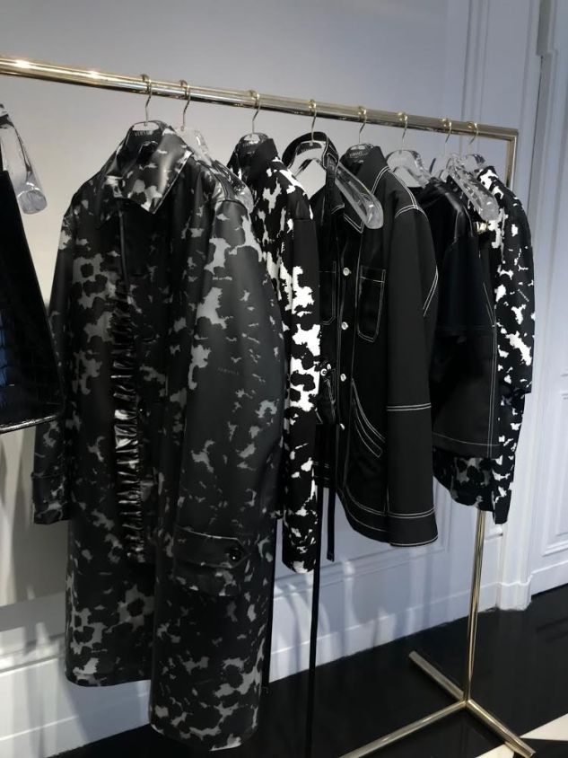 versace menswear ss19 black white looks