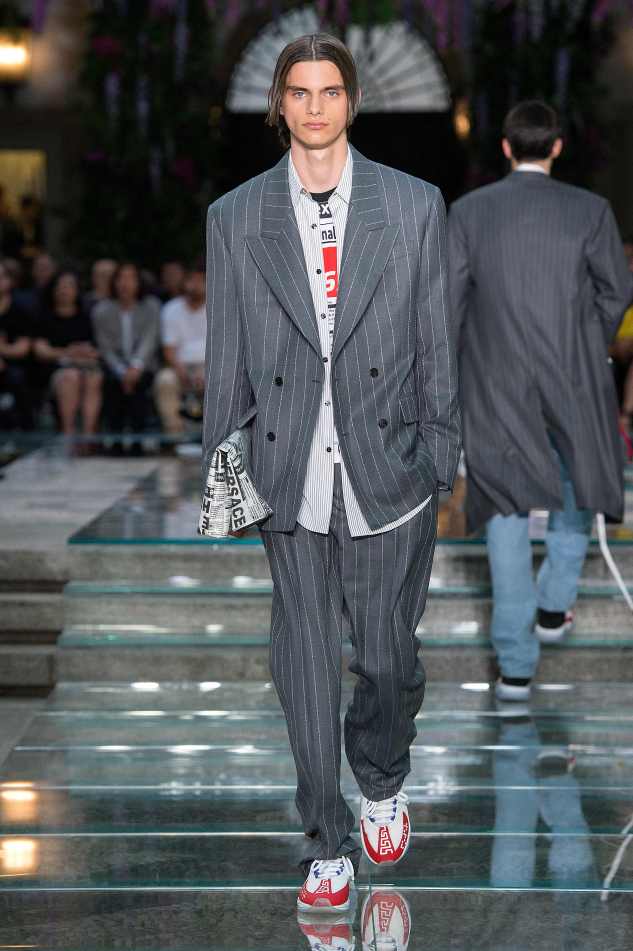 versace ss19 suit chain reaction sneakers layering menwear