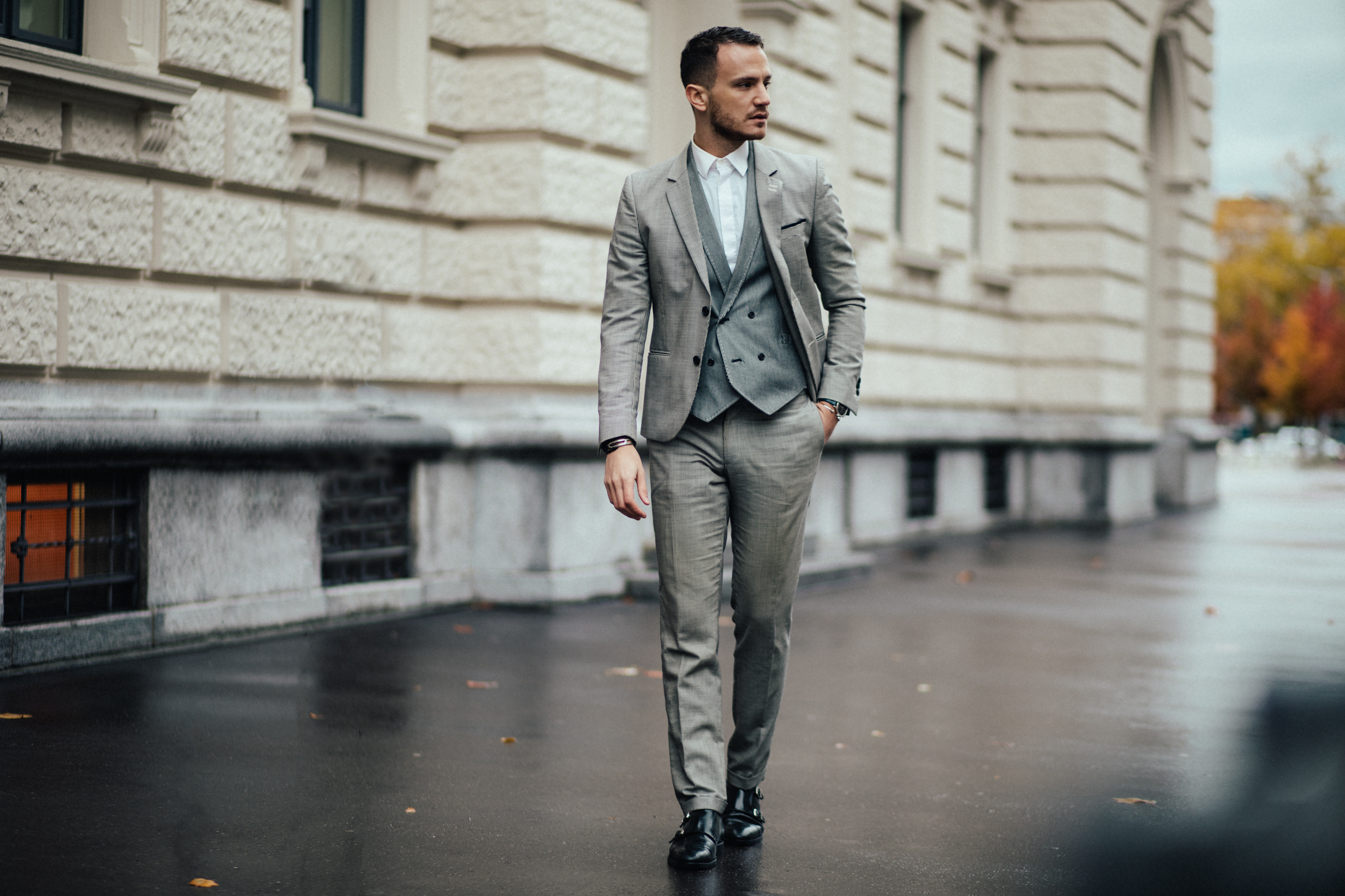 three piece houndstooth suit henri balit streetstyle zurich men's fashion blog