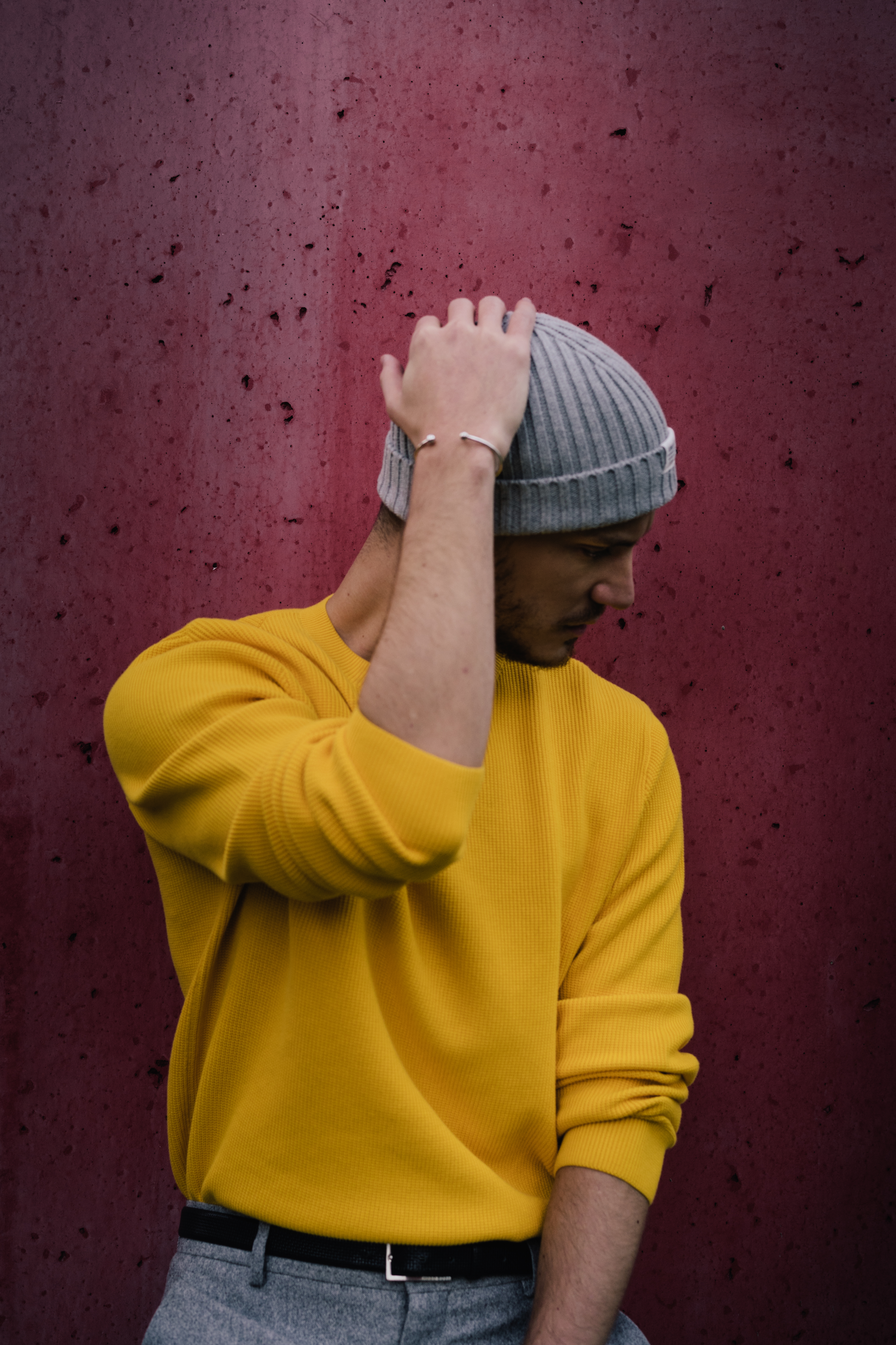 cos yellow cotton sweater light grey beanie men's fashion style swiss blogger infashionity henri balit