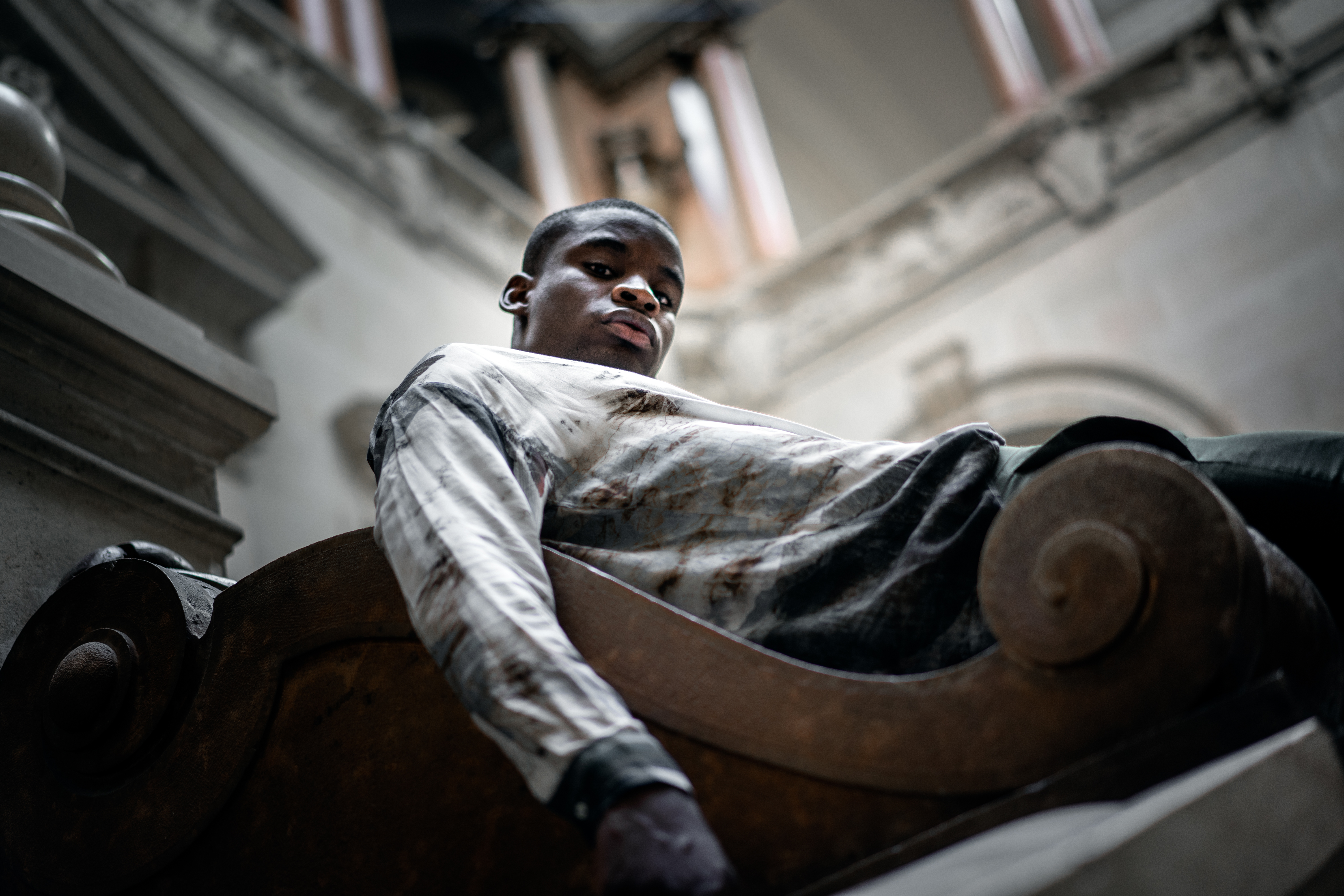 infashionity men's fashion magazie editorial black model zara marble shirt palais rumine