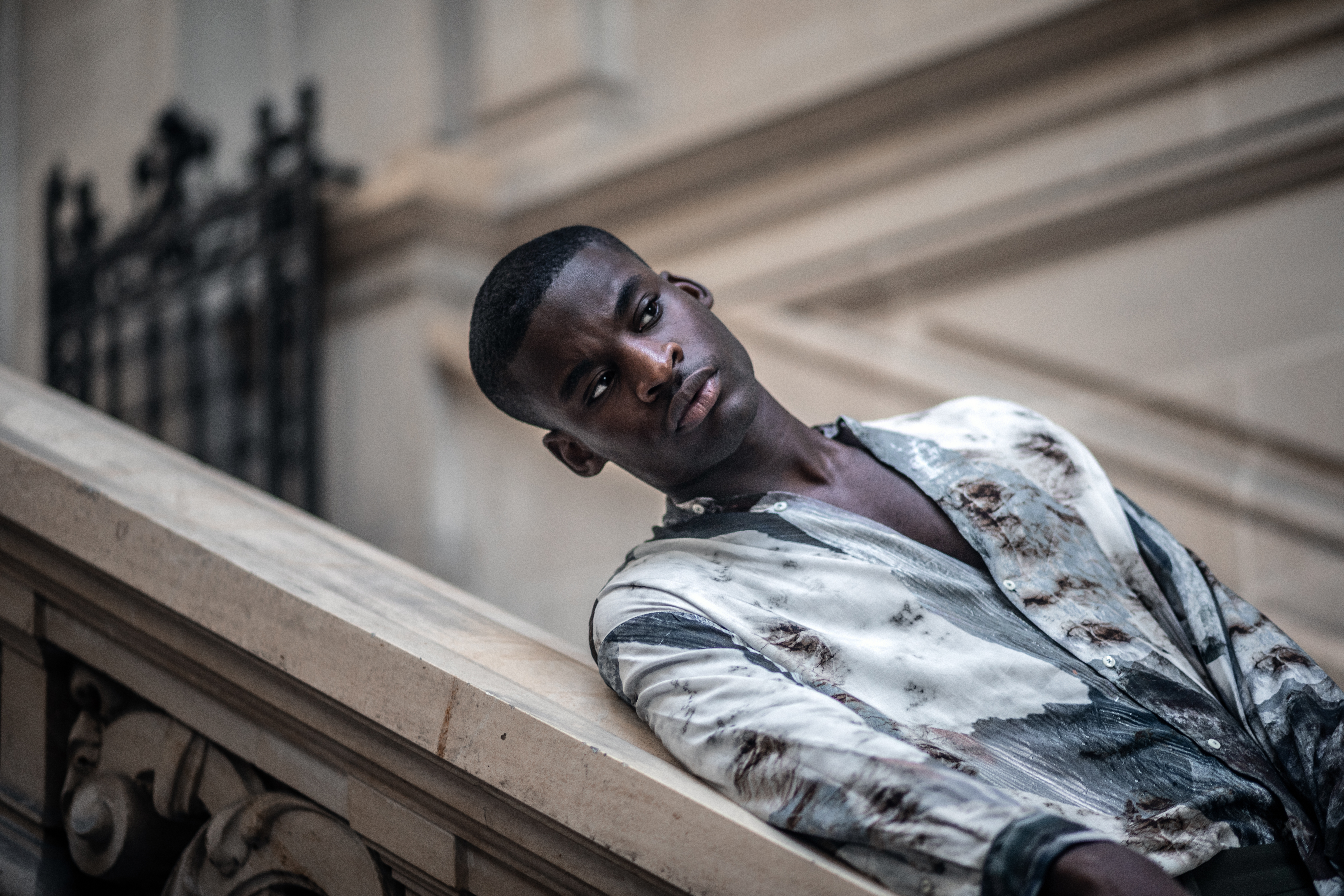 infashionity men's fashion magazie editorial black model zara marble shirt palais rumine