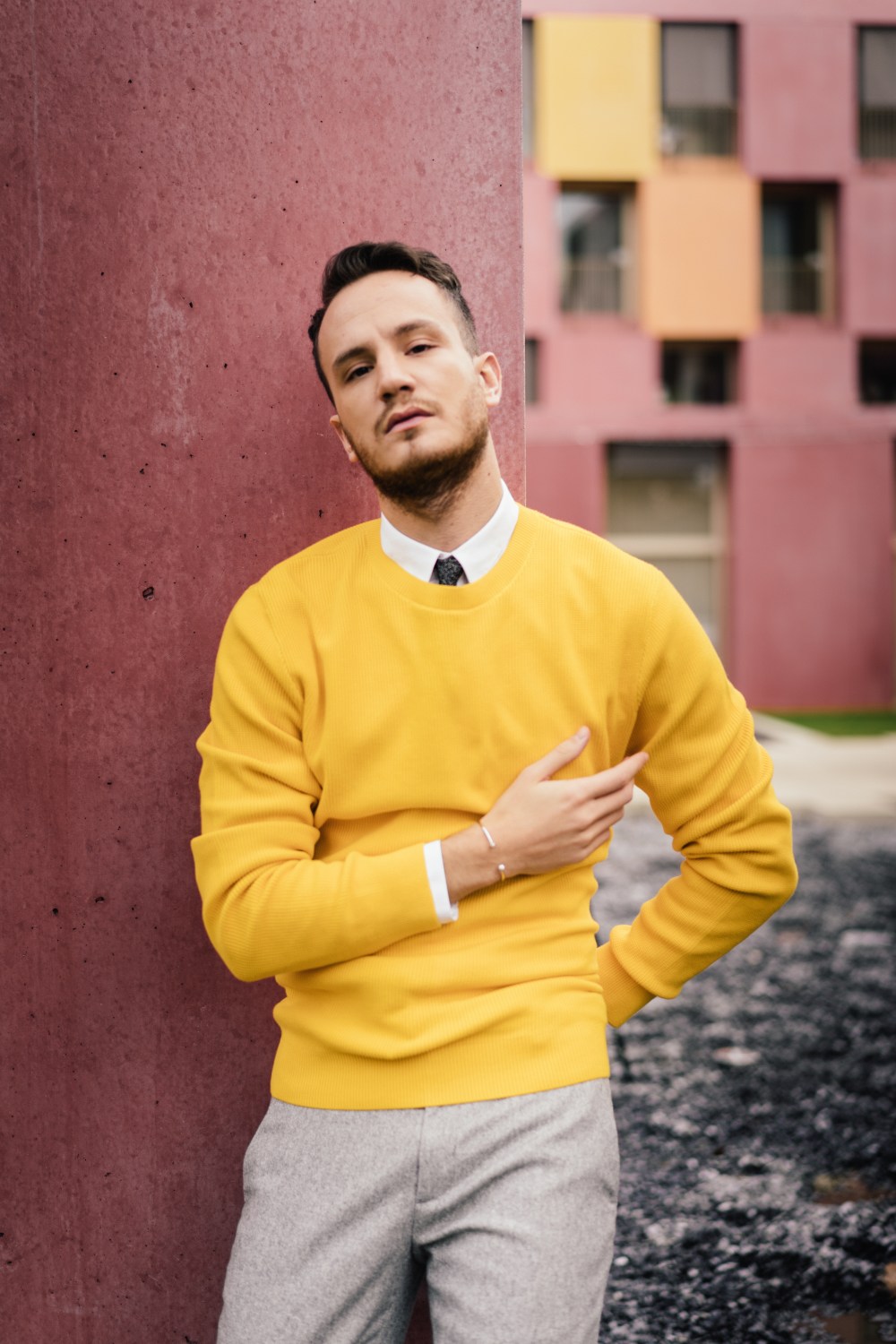 yellow sweater white shirt skinny tie men's fashion blogger cos