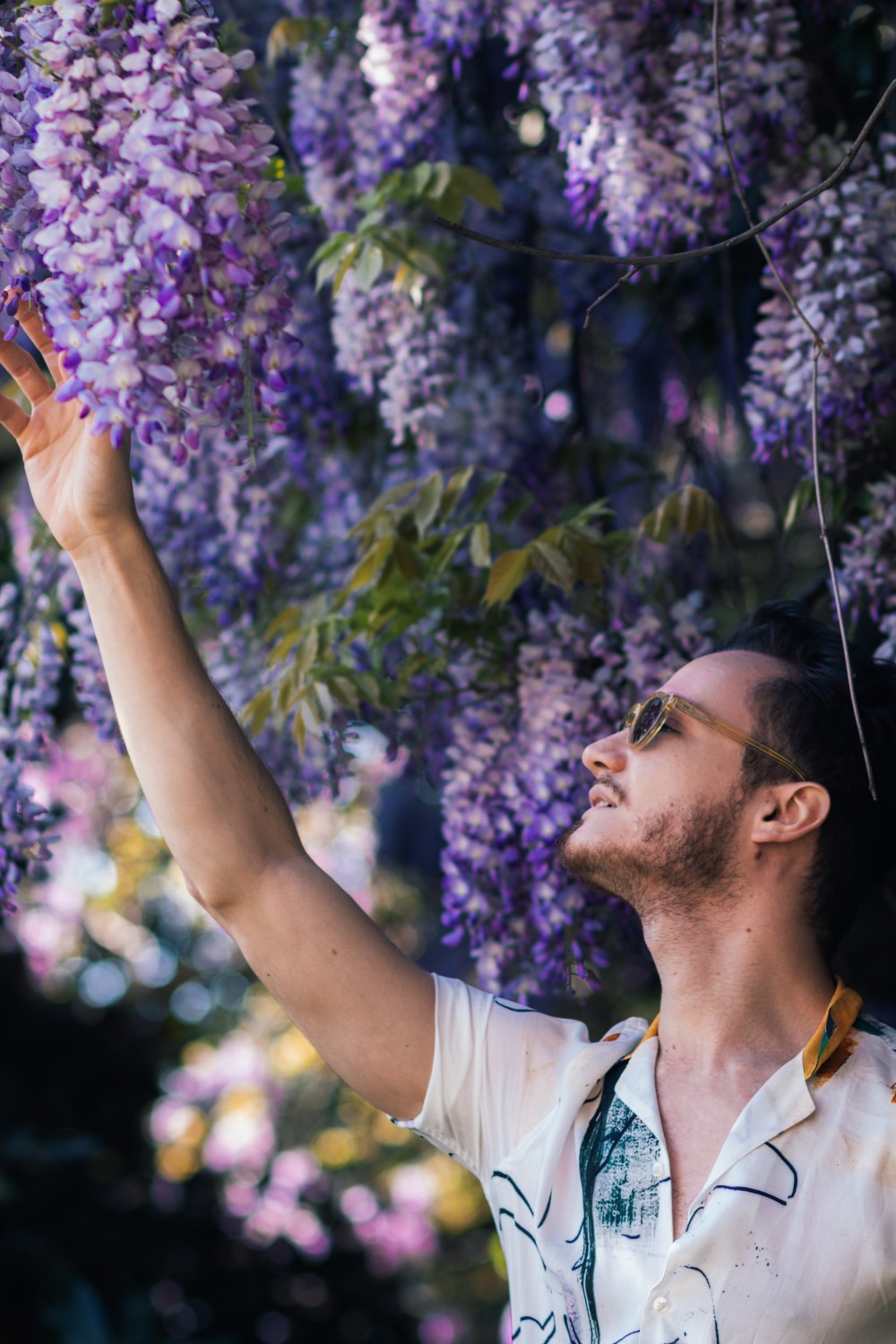 man with lilac flowers fashion blogger 