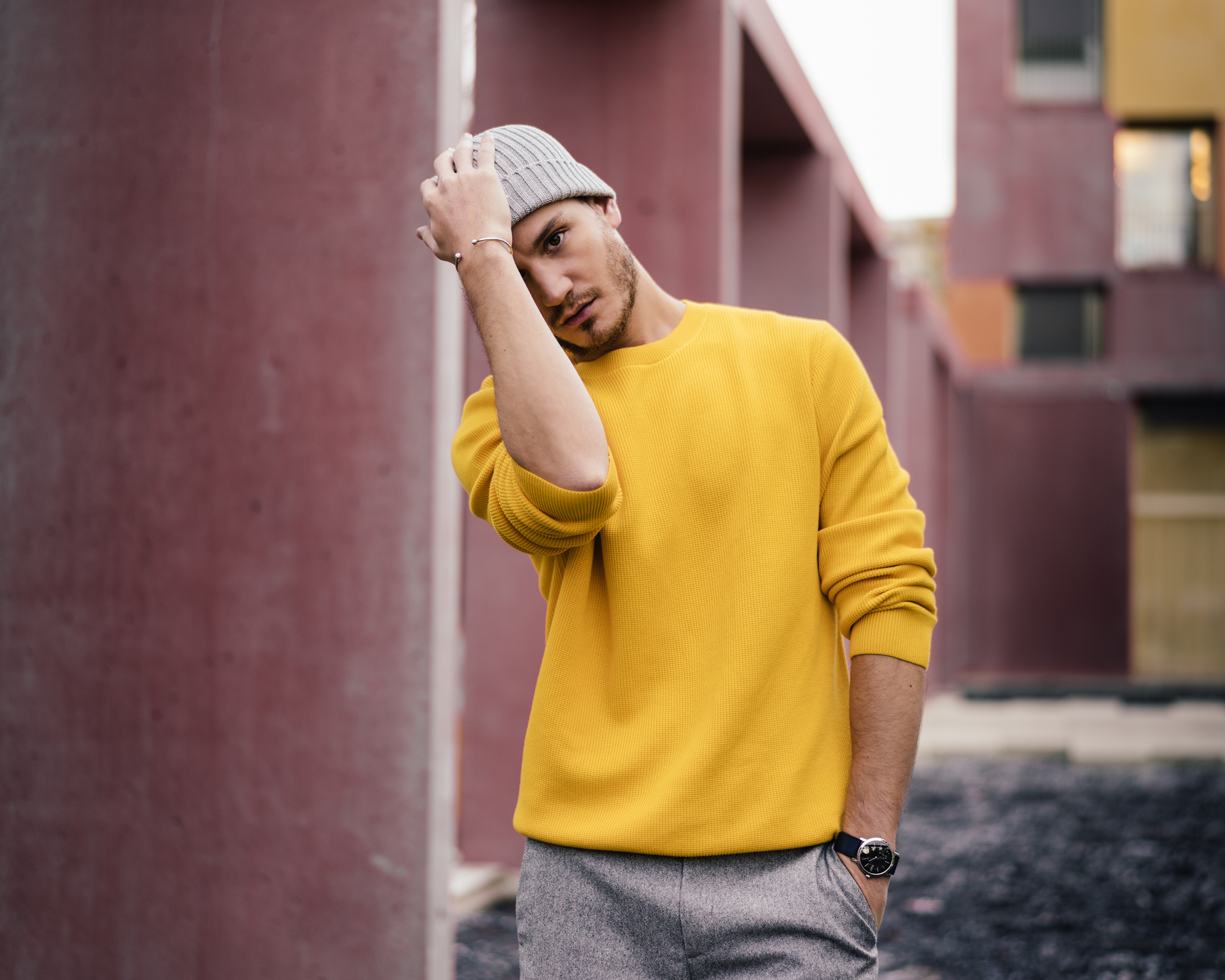 cos yellow cotton sweater light grey beanie men's fashion style swiss blogger infashionity henri balit