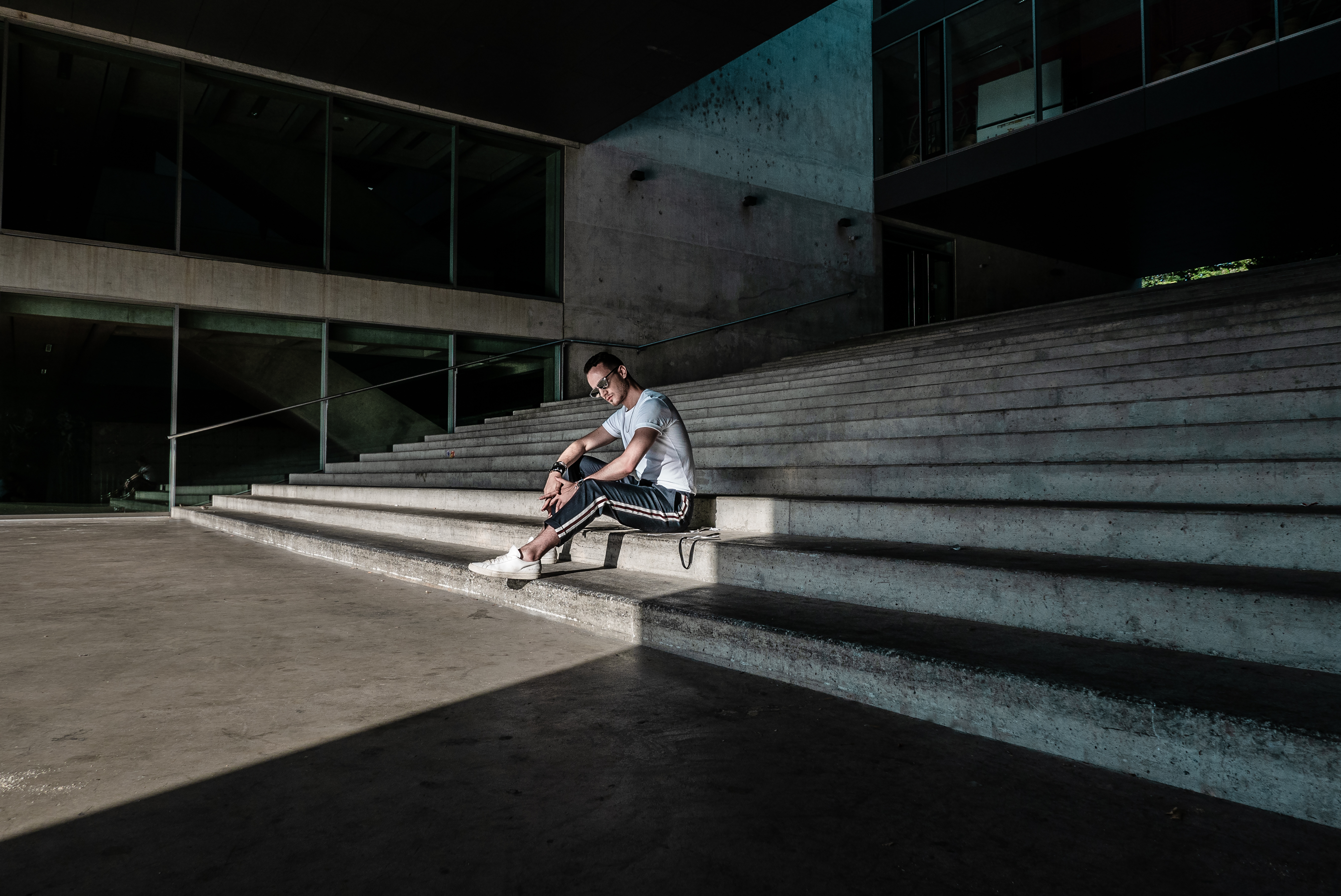 cycle montbrillant geneve fashion blogger the kooples stairs shadow 