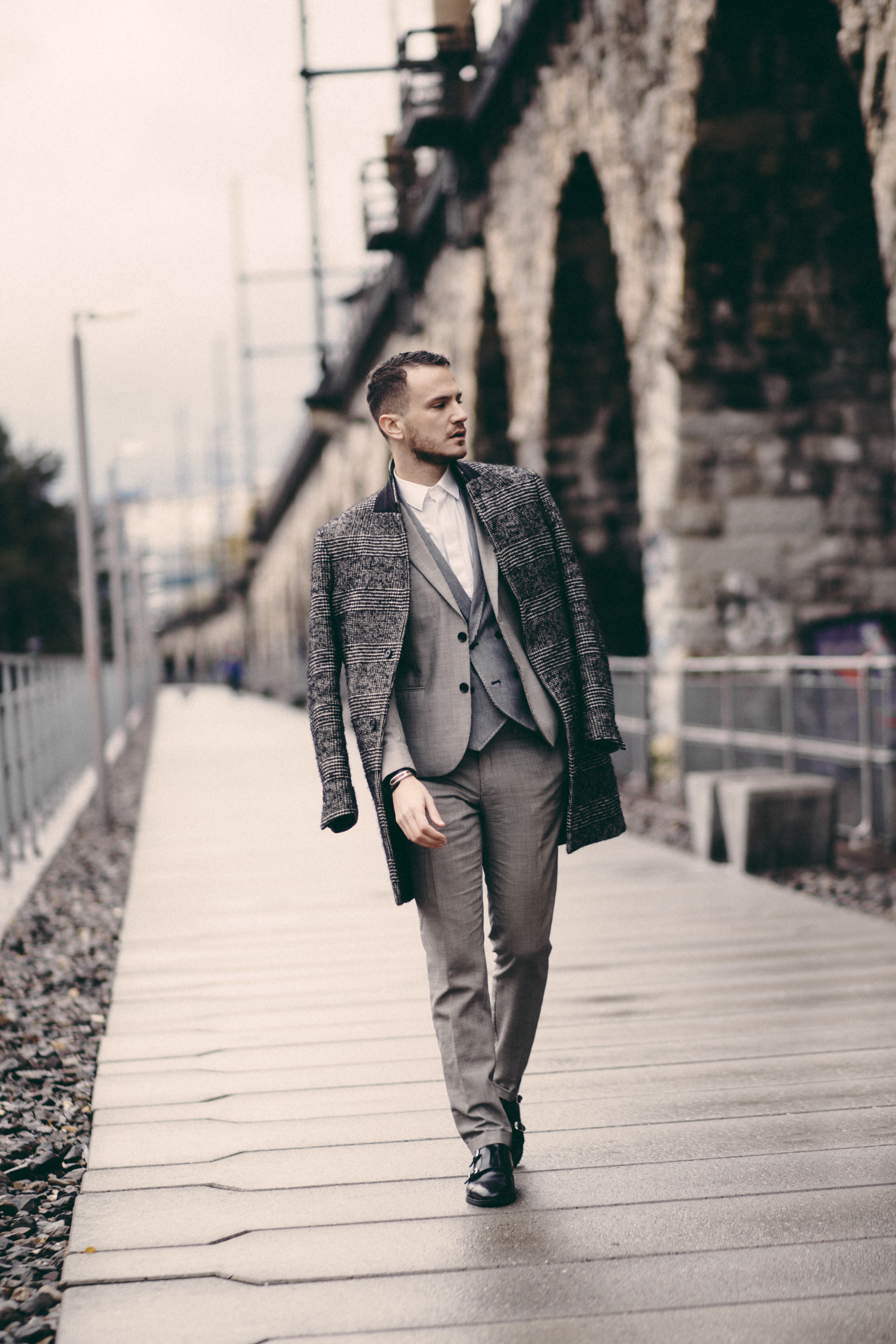 henri balit swiss men's fashion blogger three piece suit check coat zurich streetsyle 