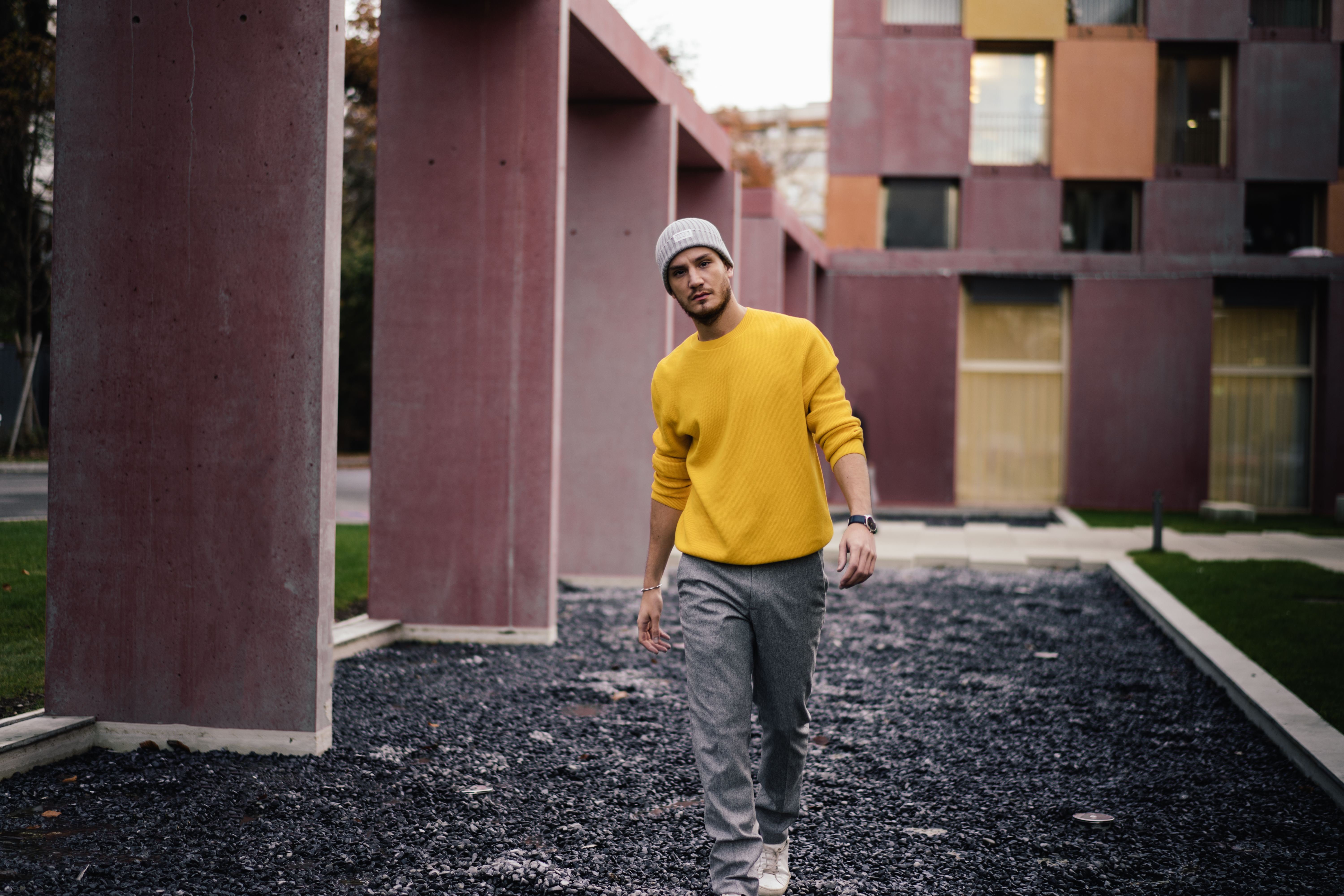 cos yellow cotton sweater light grey beanie men's fashion style swiss blogger infashionity henri balit